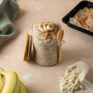 Verrukkelijke banana peanut butter overnight oats hoog in eiwitten