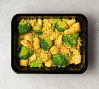 Zilvervliesrijst - Gebakken Kipfilet Blokjes - Broccoli (Bombay Curry sauce)