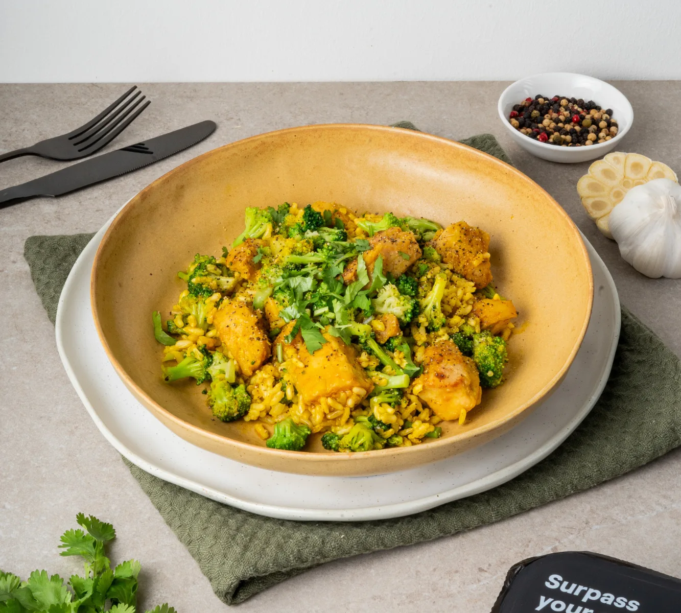 Zilvervliesrijst - Gebakken Kipfilet Blokjes - Broccoli (Bombay Curry sauce)